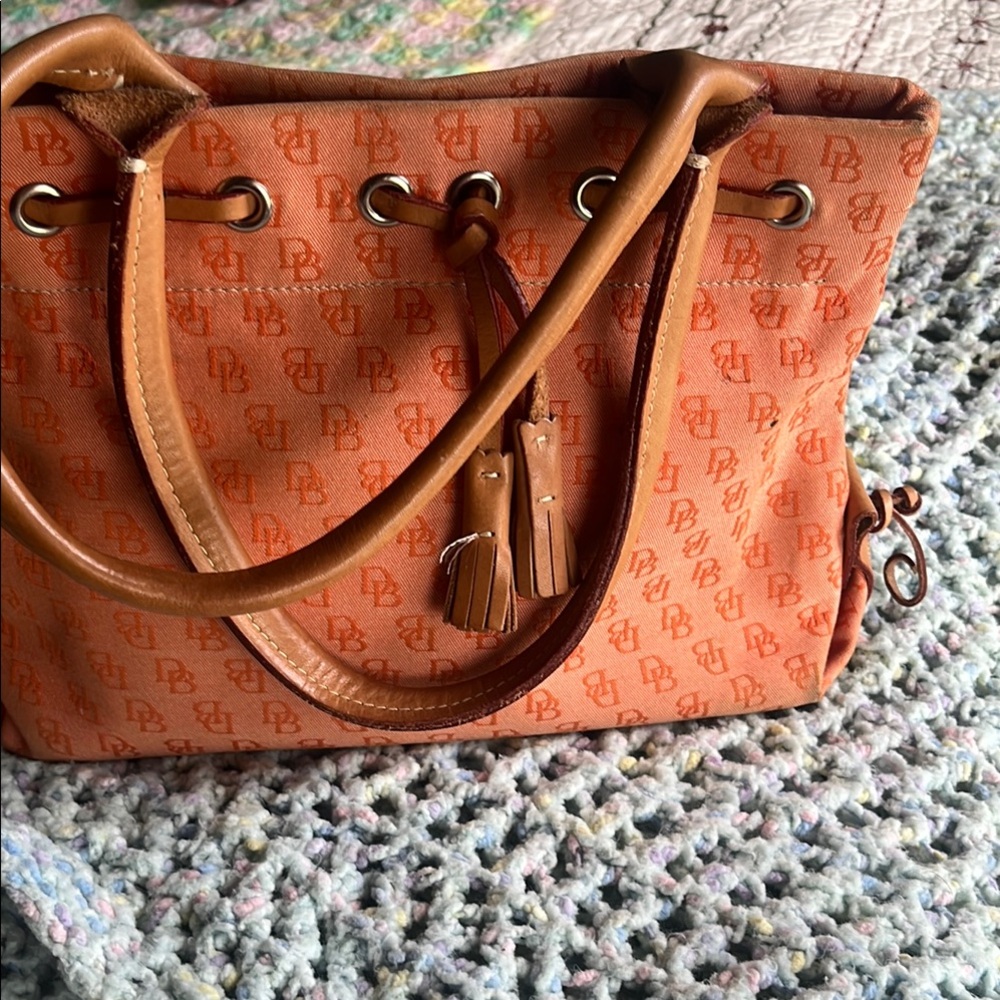 Dooney & Bourke Orange Classic / vintage tote Design